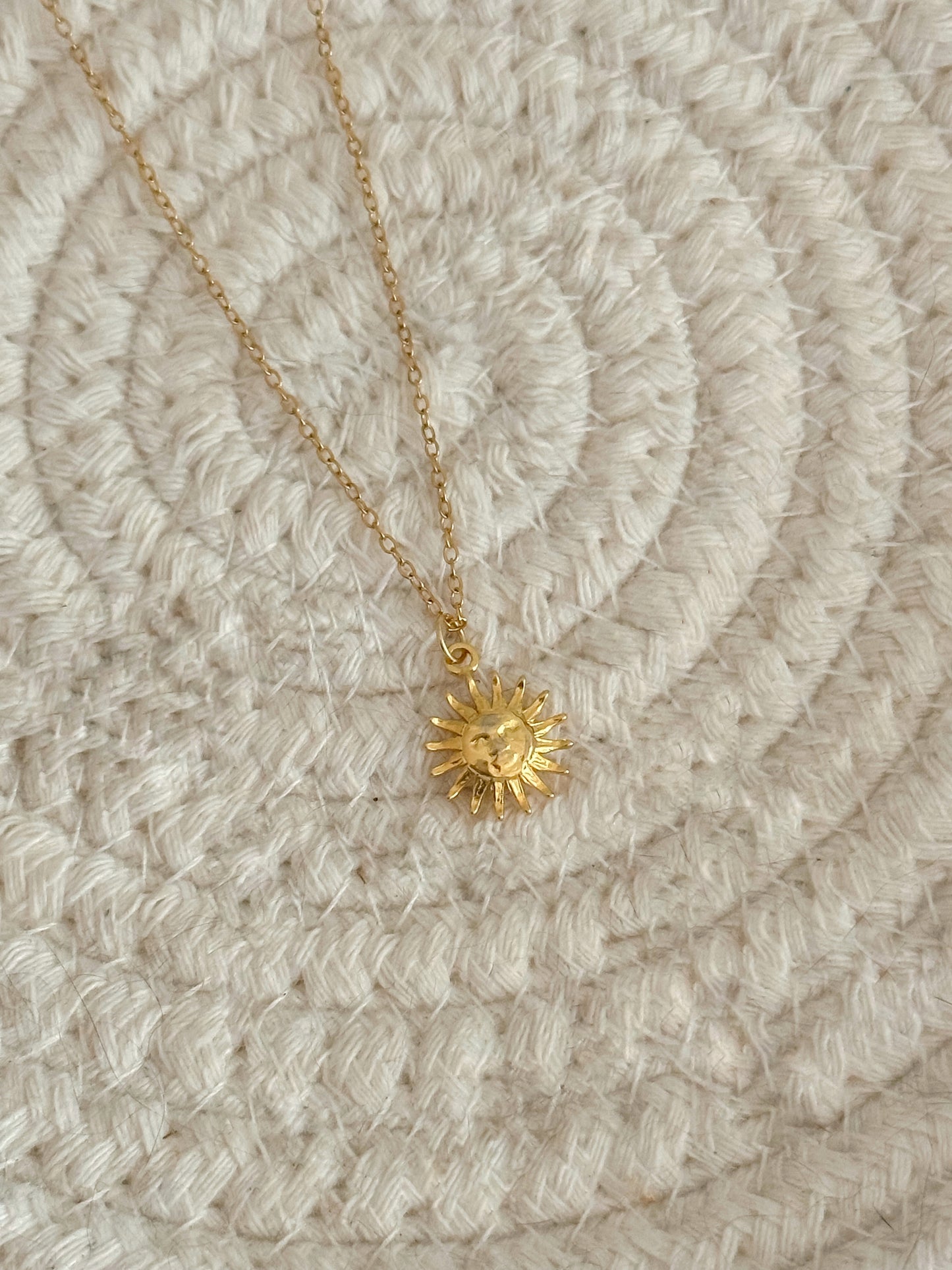 Small sunny necklace