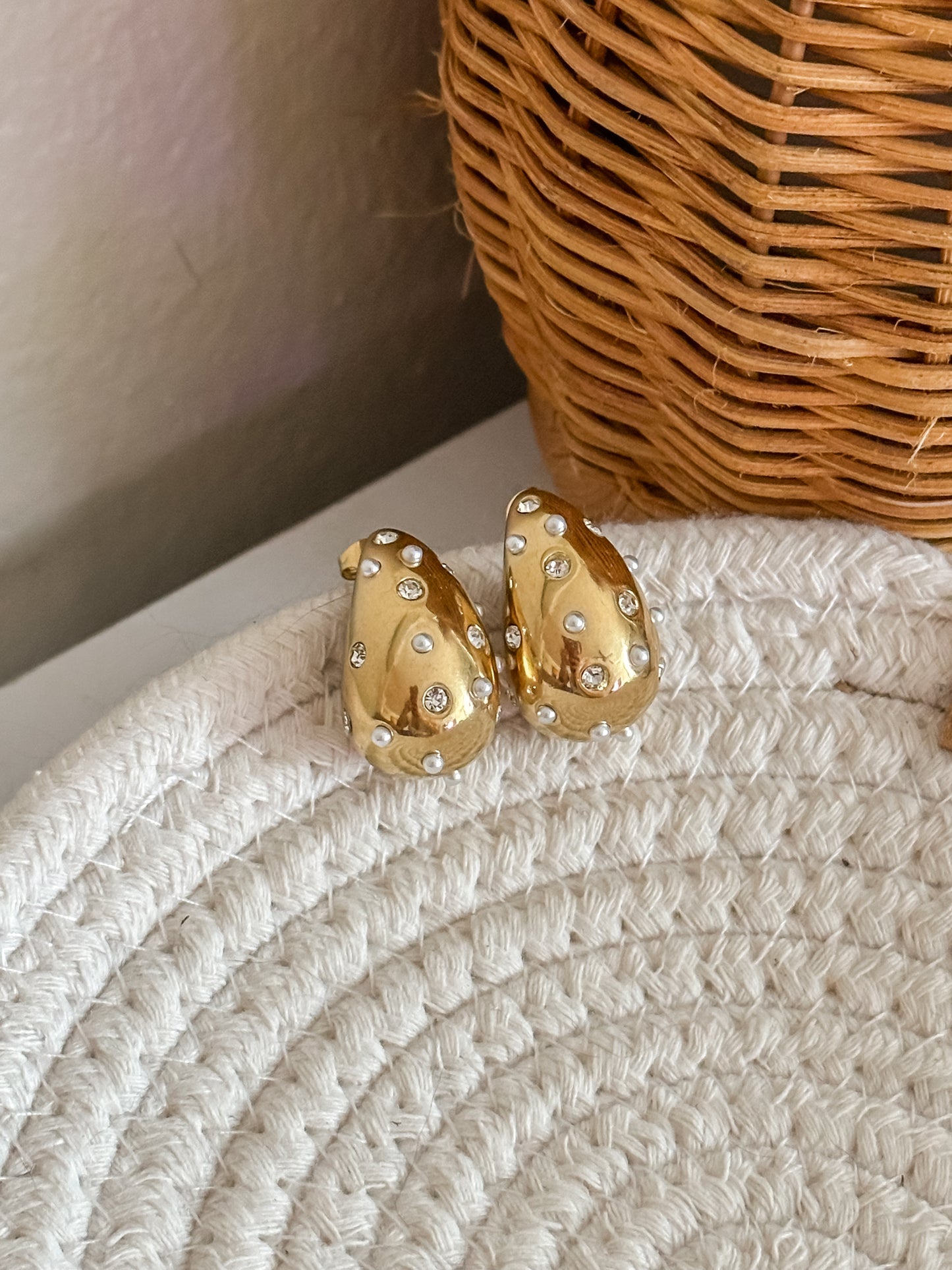 Pearly spark drop earrings