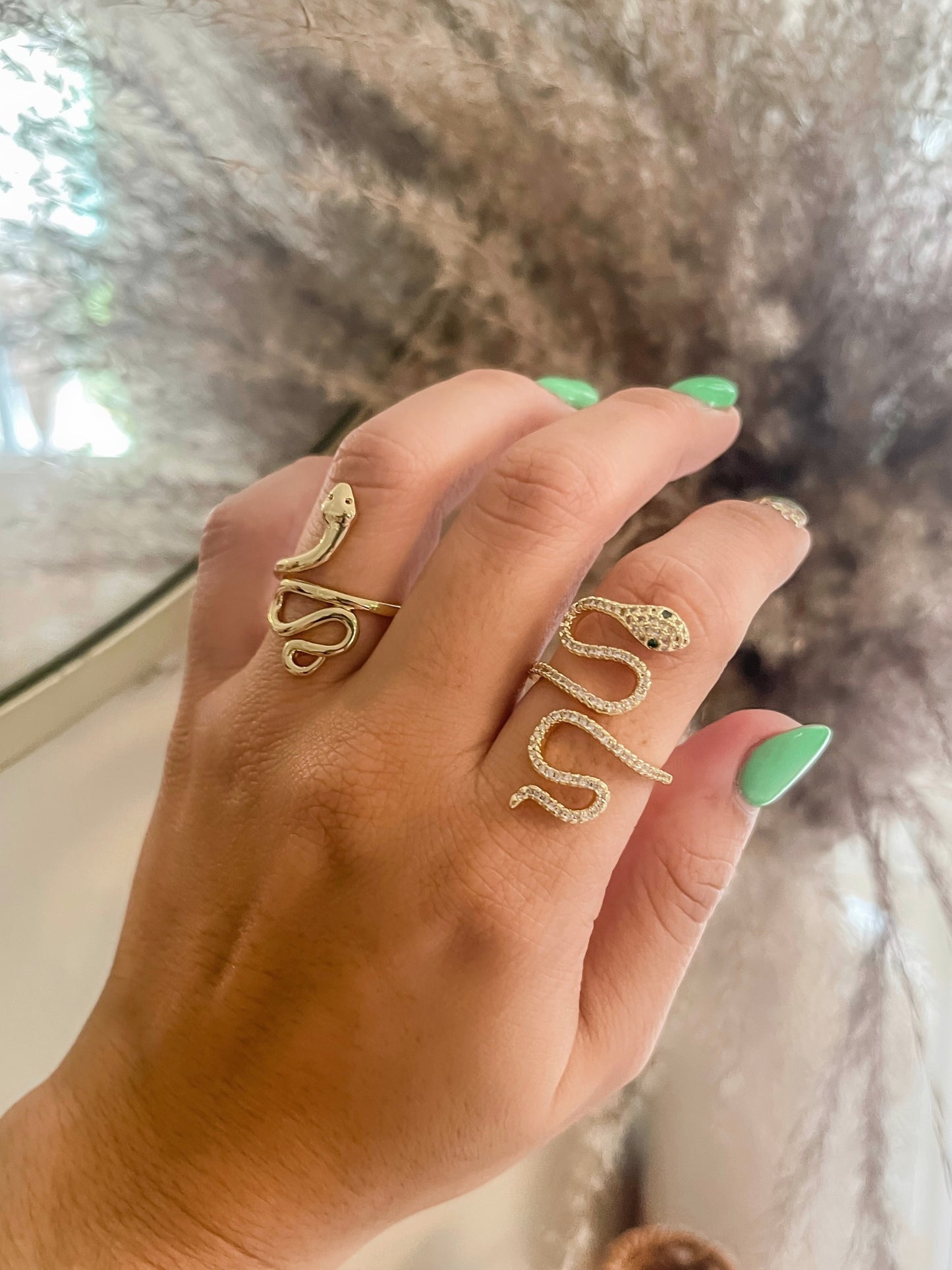 Green eyes snake ring